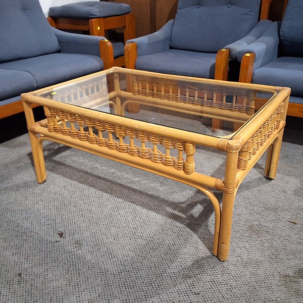 Lot 280 - COFFEE TABLE