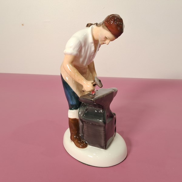 Lot 1019 - ROYAL DOULTON FIGURE