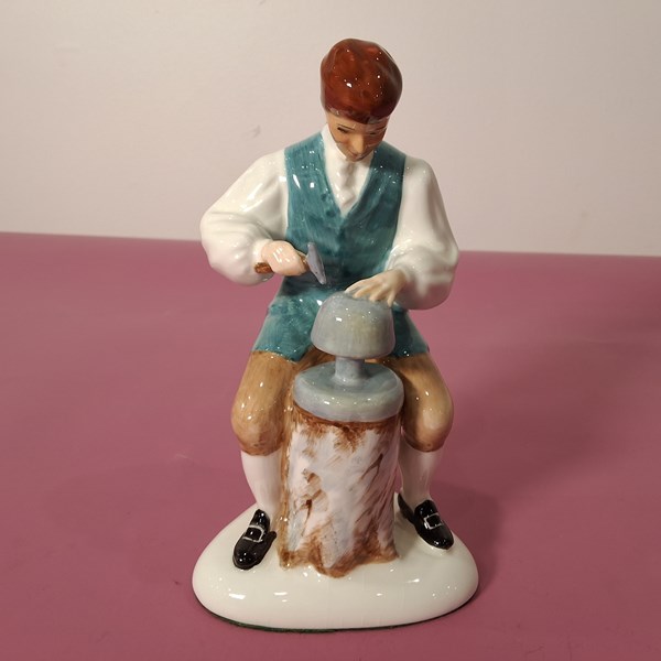 Lot 1021 - ROYAL DOULTON FIGURE