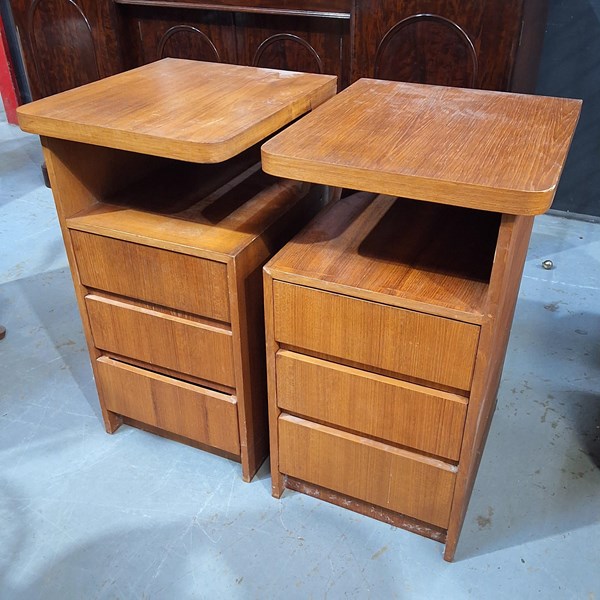 Lot 208 - BEDSIDES