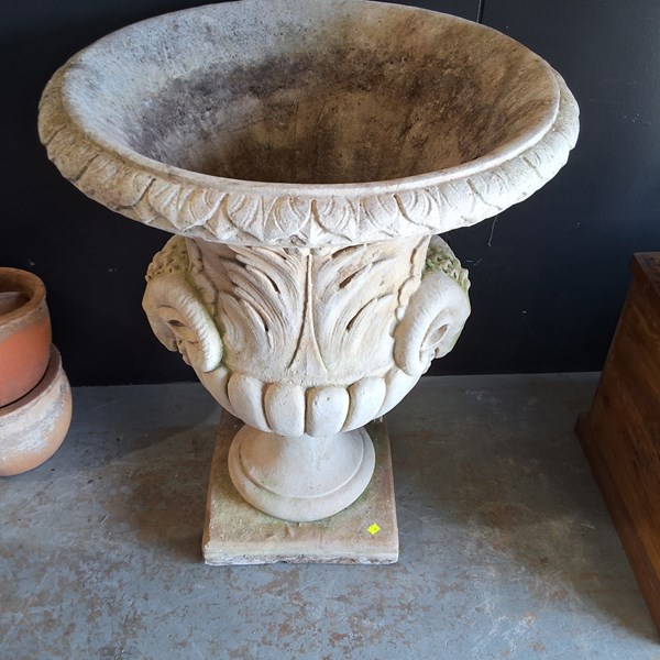 Lot 381 - GARDEN URN