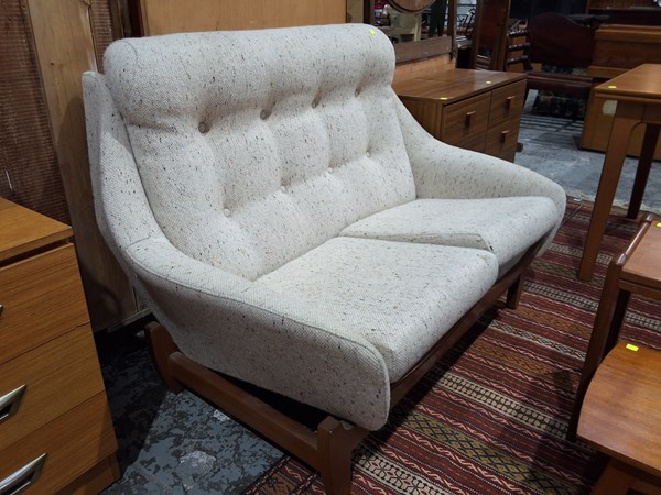 Lot 203 - LOUNGE SETTE