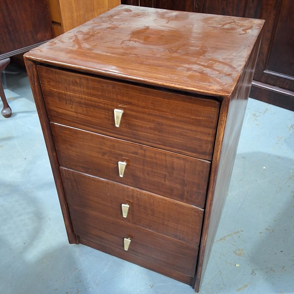 Lot 318 - BEDSIDE