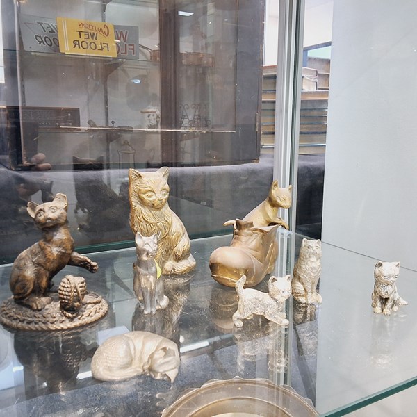 Lot 1359 - CAT FIGURES