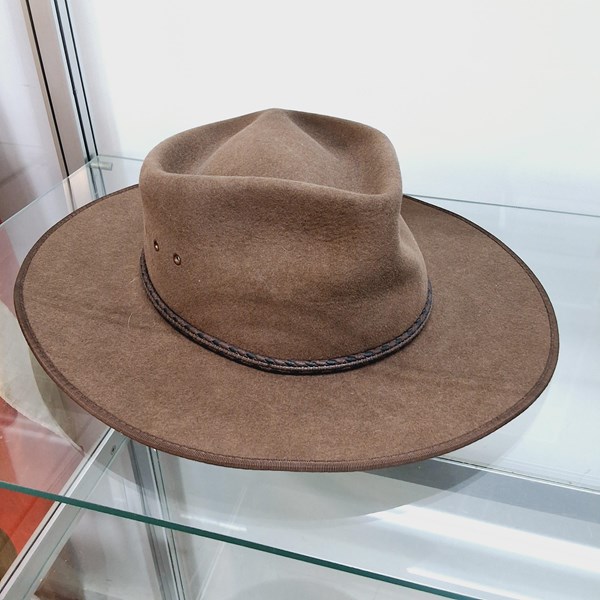 Lot 1283 - AKUBRA HAT