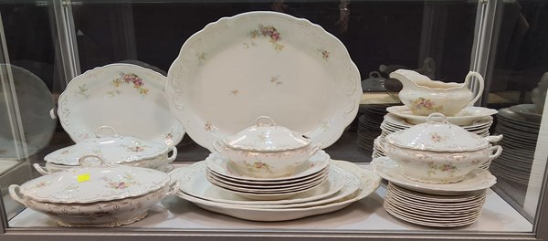 Lot 1209 - DINNER SERVICE