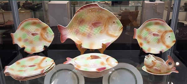 Lot 1207 - FISH PLATE SET