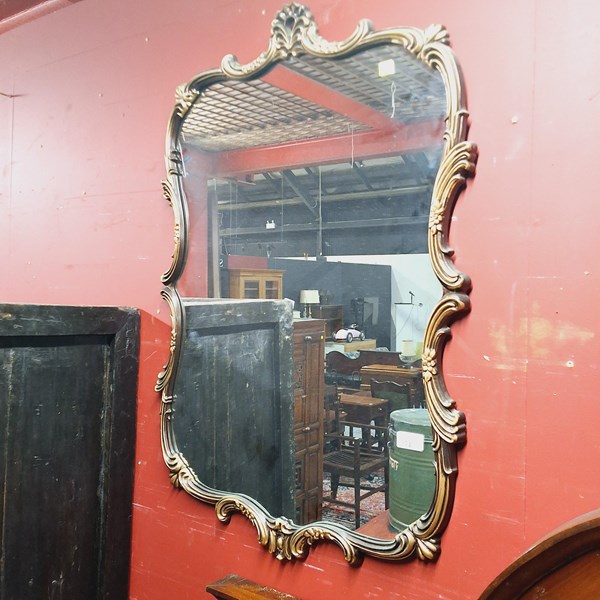 Lot 78 - WALL MIRROR