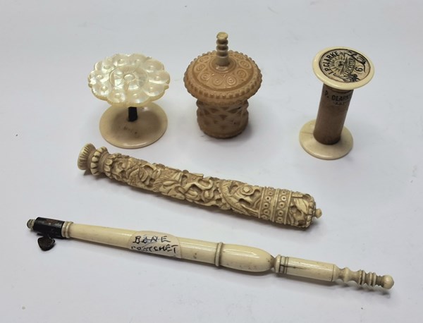 Lot 1028 - SEWING ITEMS