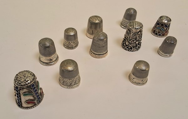 Lot 1029 - SILVER THIMBLES