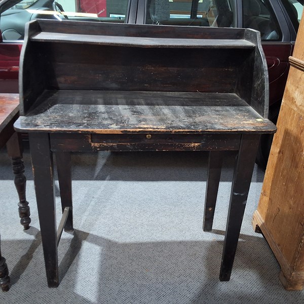 Lot 286 - DESK