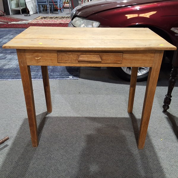 Lot 297 - DESK