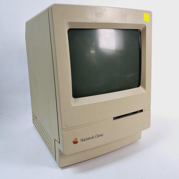 Lot 1386 - MACINTOSH CLASSIC