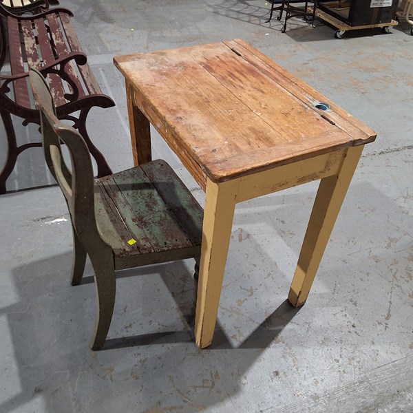 Lot 288 - SCHOOL DESK