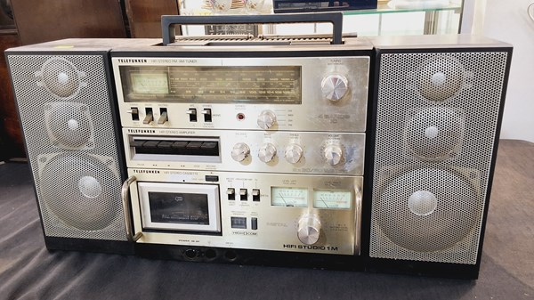 Lot 1375 - TELEFUNKEN BOOMBOX