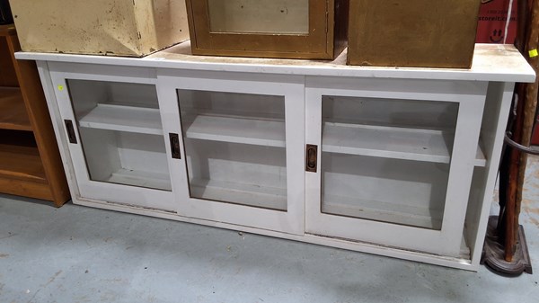 Lot 324 - WALL CUPBOARD