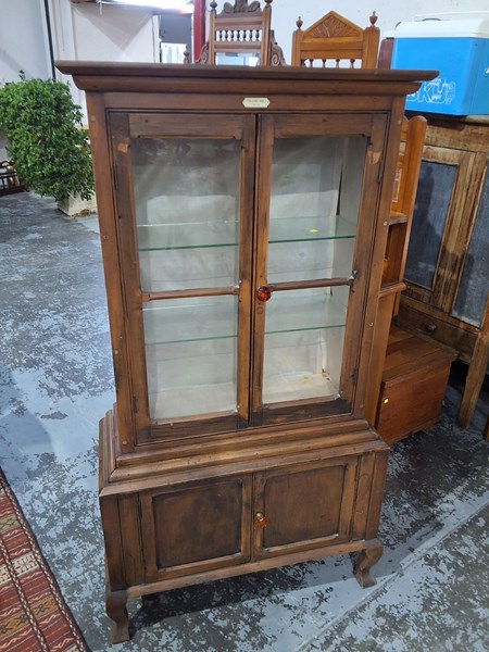 Lot 181 - DISPLAY CABINET