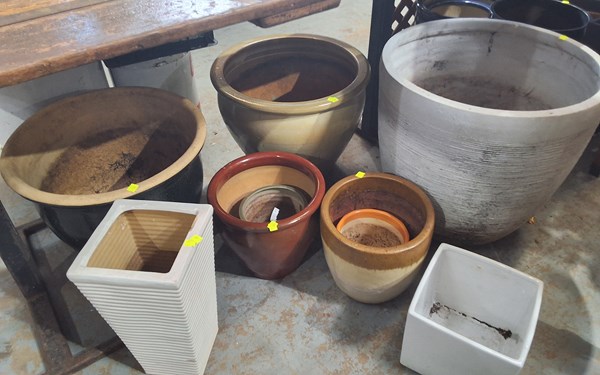 Lot 372 - GARDEN POTS