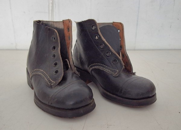 Lot 1225 - ROSSI BOOTS