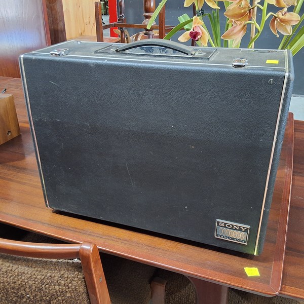 Lot 322 - RADIO RECEIVER