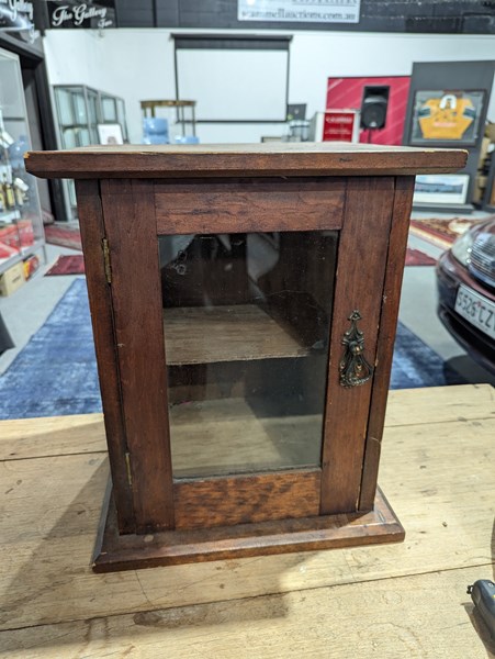 Lot 99 - COUNTERTOP CABINET