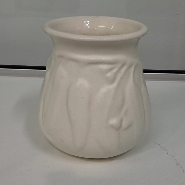 Lot 1090 - MELROSE WARE VASE