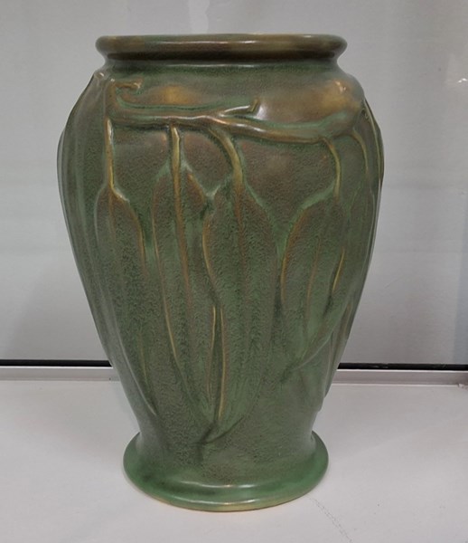 Lot 1091 - MELROSE VASE