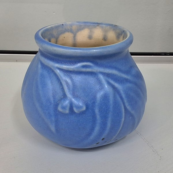 Lot 1088 - MELROSE VASE