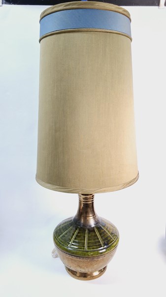 Lot 1058 - TABLE LAMP