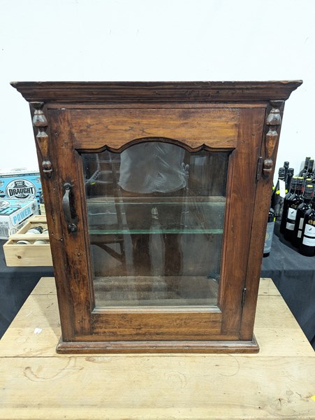 Lot 48 - COUNTERTOP DISPLAY