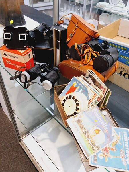 Lot 1175 - BINOCULARS & VIEW-MASTER