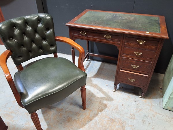 Lot 427 - DESK AND CHAIR