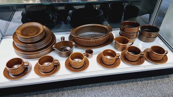 Lot 1368 - WEDGWOOD DINNERWARE