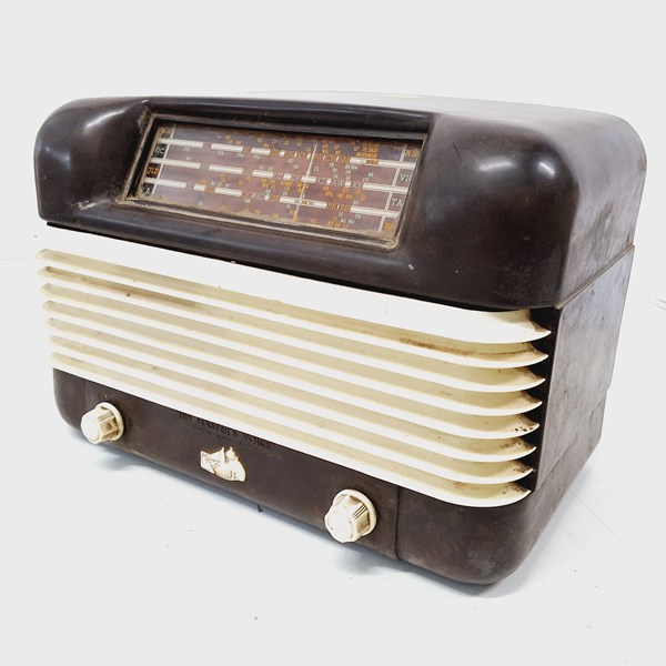 Lot 1107 - BAKELITE RADIO