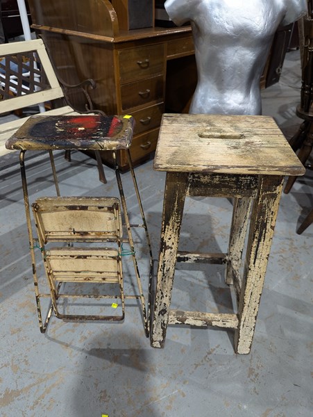 Lot 291 - STOOLS