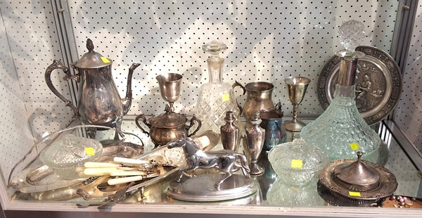 Lot 1272 - METAL AND GLASSWARE