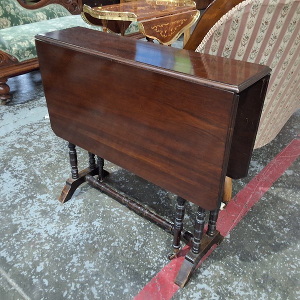 Lot 212 - OCCASIONAL TABLE