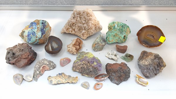 Lot 1062 - MINERAL SPECIMENS