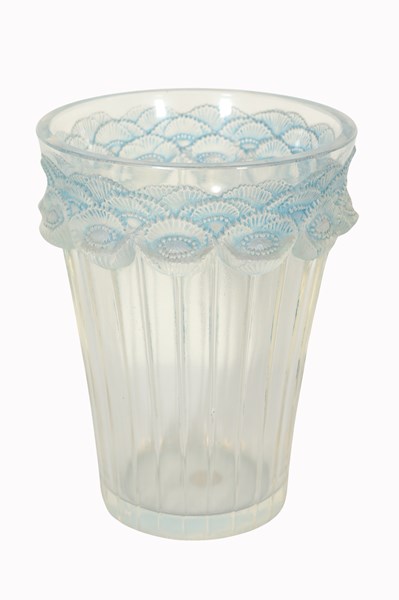 Lot 77 - LALIQUE BOUTONS D'OR VASE