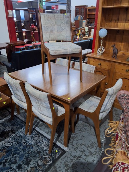 Lot 179 - DINING SUITE