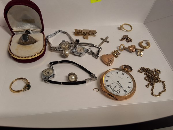 Lot 1048 - SCRAP JEWELLERY