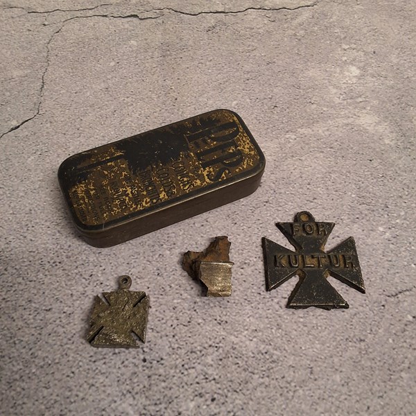 Lot 1033 - WORLD WAR I SOUVENIRS