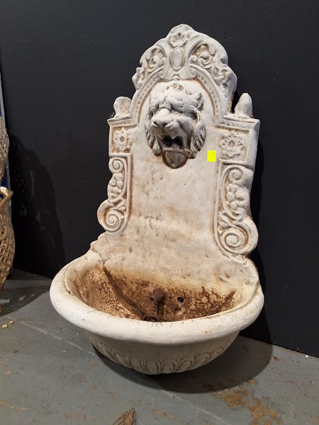 Lot 419 - WATER FOUNTAIN