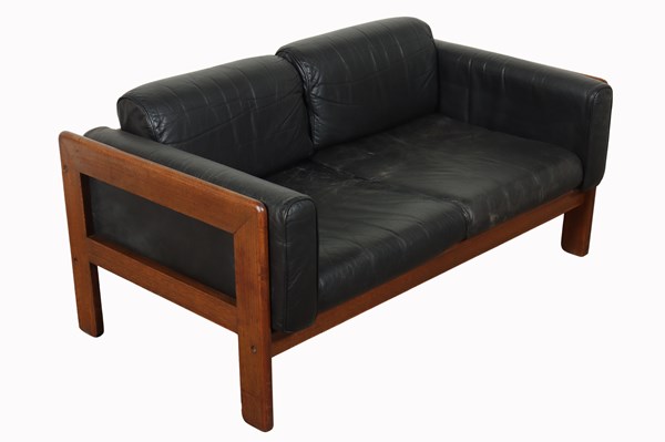 Lot 452 - LEATHER LOUNGE