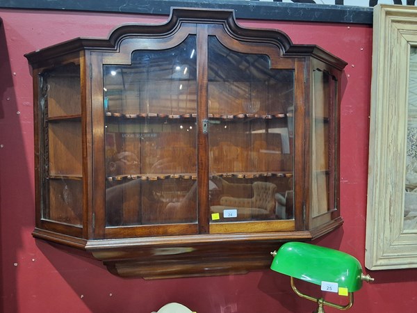 Lot 24 - HANGING CUPBOARD