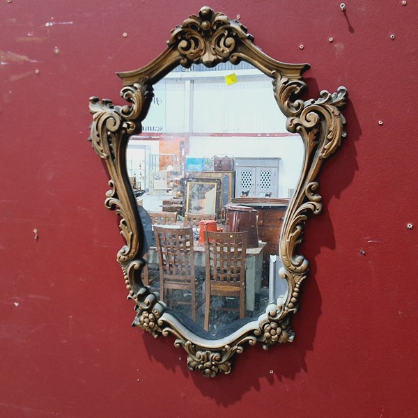 Lot 290 - WALL MIRROR