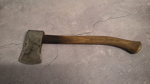 Lot 1240 - HATCHET