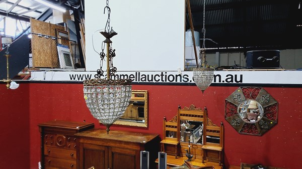 Lot 18 - CHANDELIERS