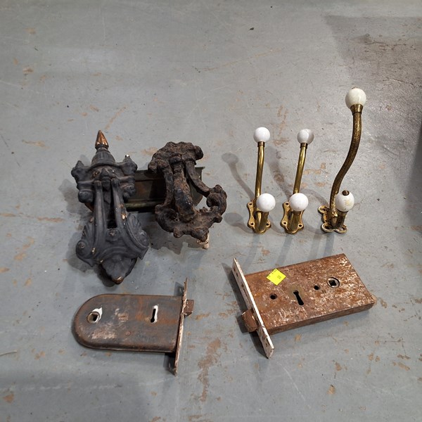 Lot 195 - HOUSEHOLD HARDWARE LOT