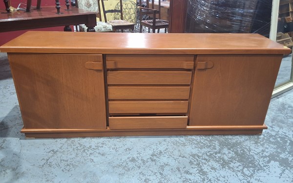 Lot 276 - SIDEBOARD